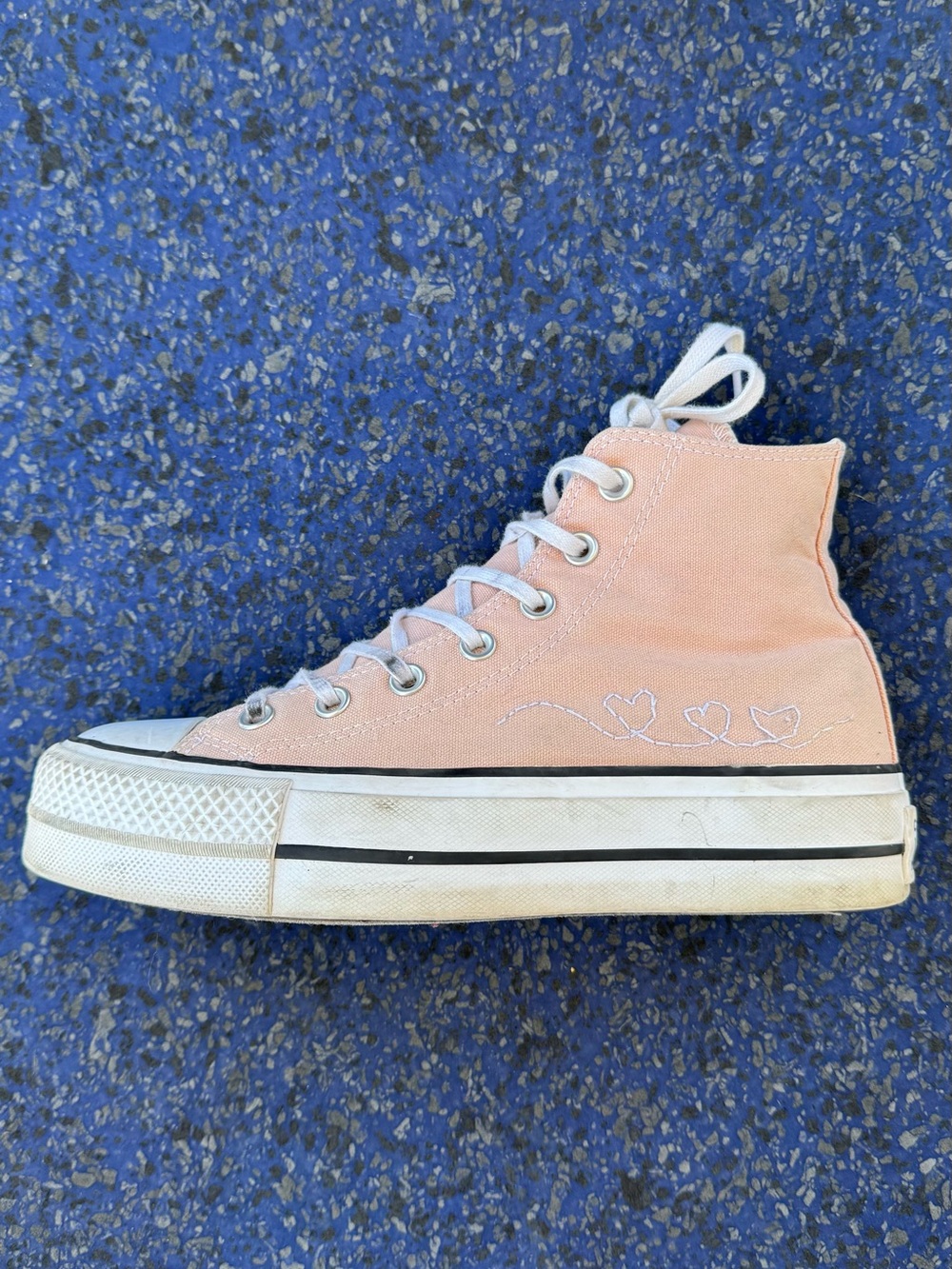 Converse Pink High-Top Platform Sneakers with Embroidered Hearts Women’s 8 - Picture 5 of 8